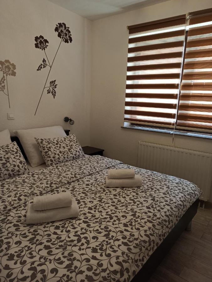 Studio Apartments Una Кореница Экстерьер фото