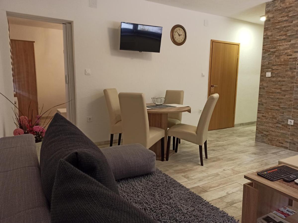 Studio Apartments Una Кореница Экстерьер фото