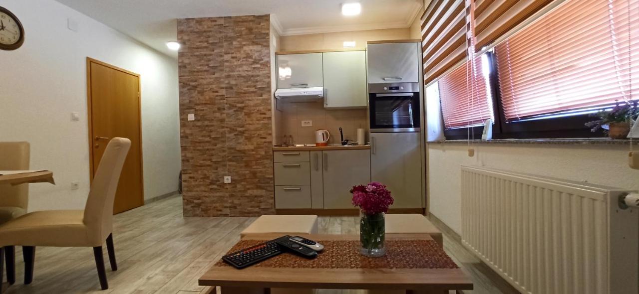 Studio Apartments Una Кореница Экстерьер фото