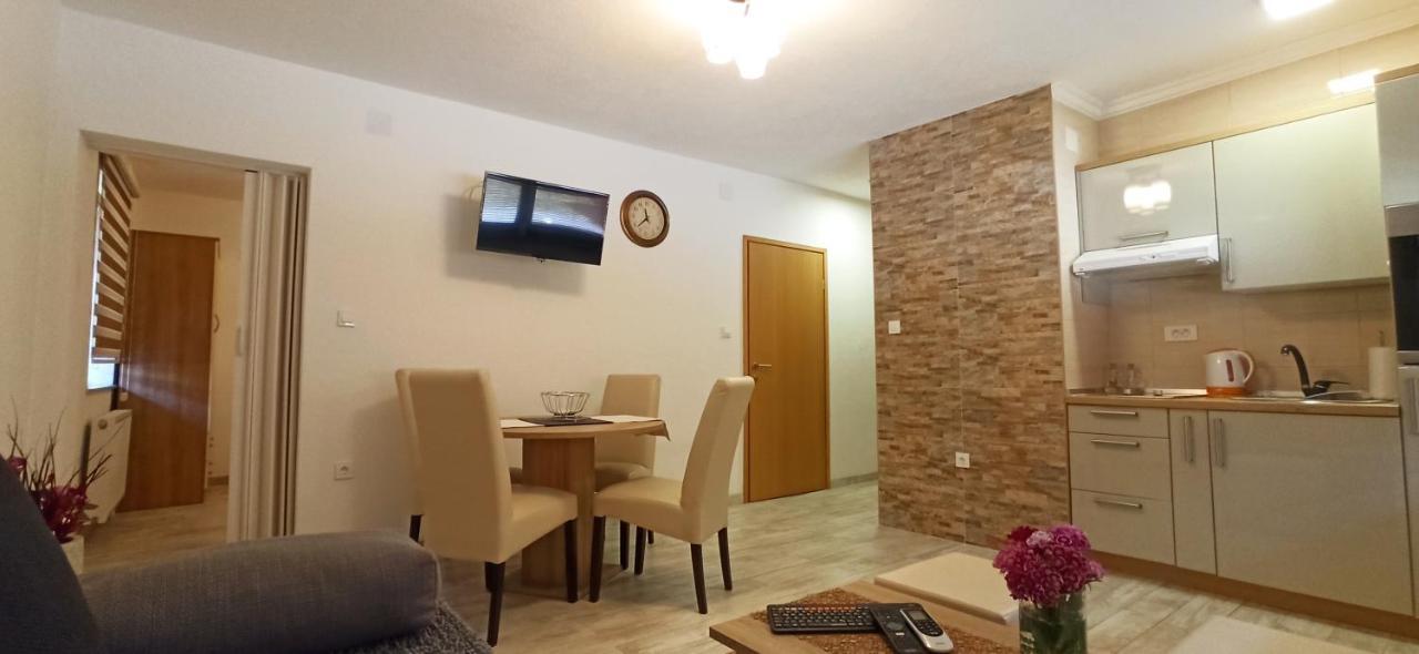 Studio Apartments Una Кореница Экстерьер фото